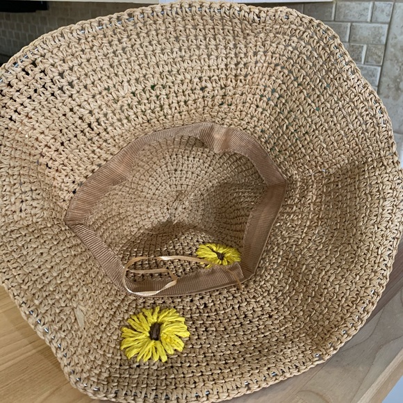 Khaki Flower Decor Straw Hat - Picture 9 of 11